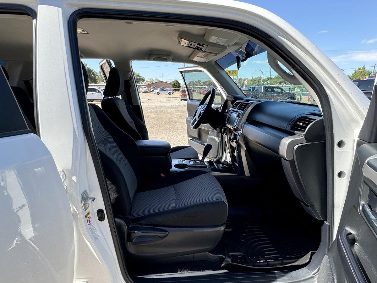 Toyota 4Runner SR5 4WD (Natl) 2017