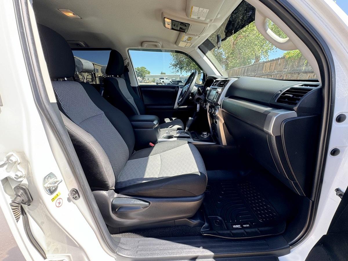 Toyota 4Runner SR5 4WD (Natl) 2017