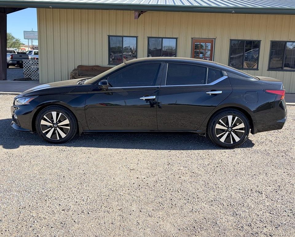 Nissan Altima 2.5 SV Sedan 2021