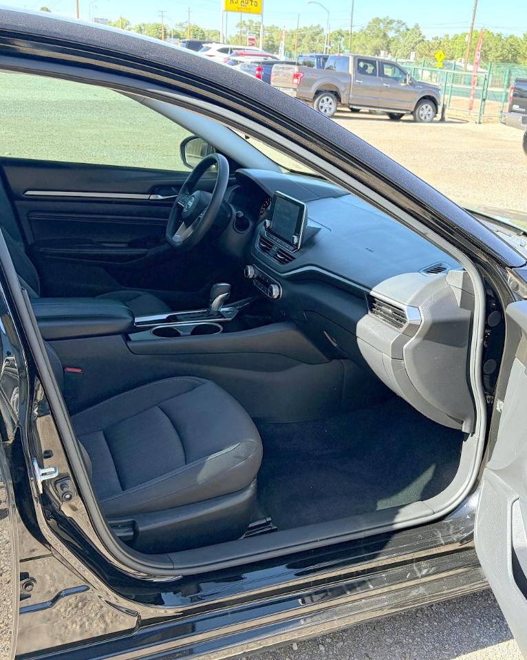 Nissan Altima 2.5 SV Sedan 2021