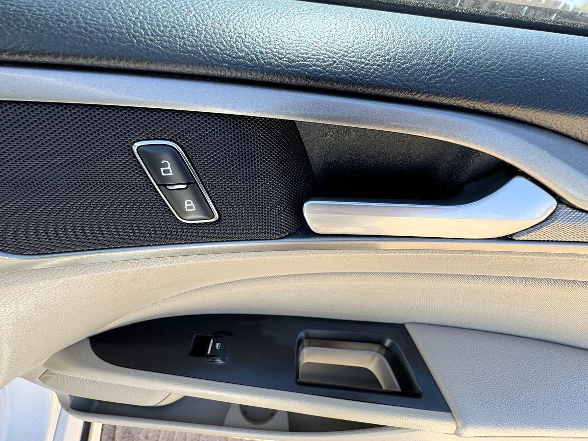 Ford Fusion SE FWD 2017