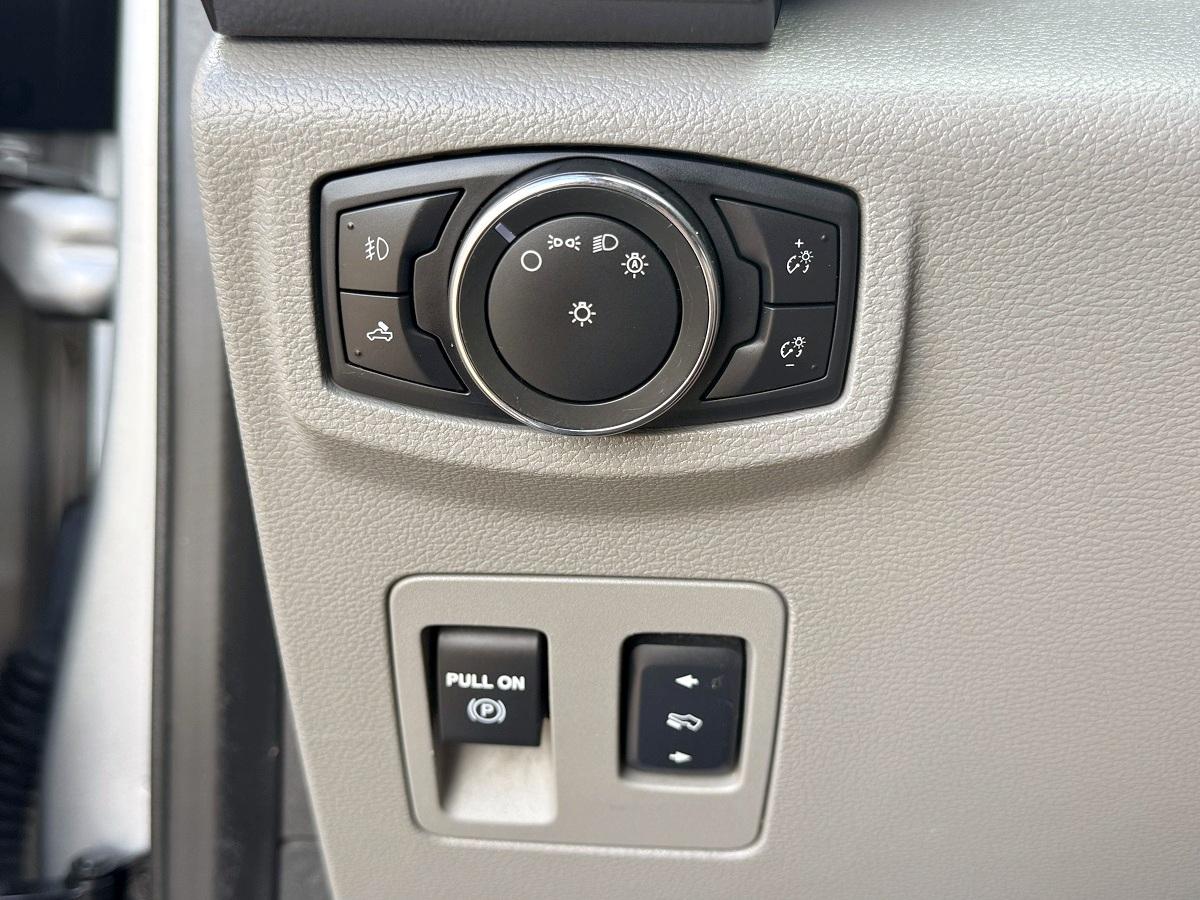 Ford F-150 XLT SuperCrew 4WD 2016