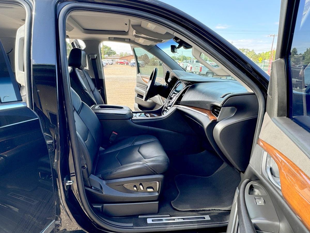 Cadillac Escalade 4WD 4dr Luxury 2018