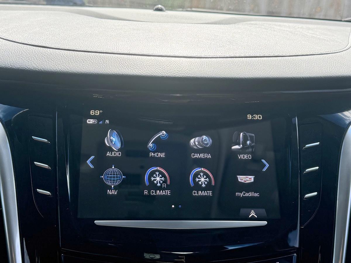 Cadillac Escalade 4WD 4dr Luxury 2018