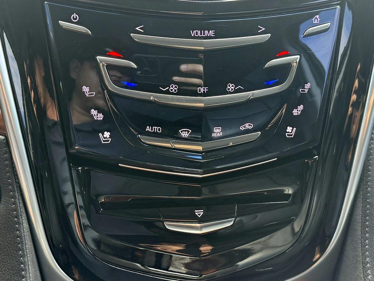 Cadillac Escalade 4WD 4dr Luxury 2018