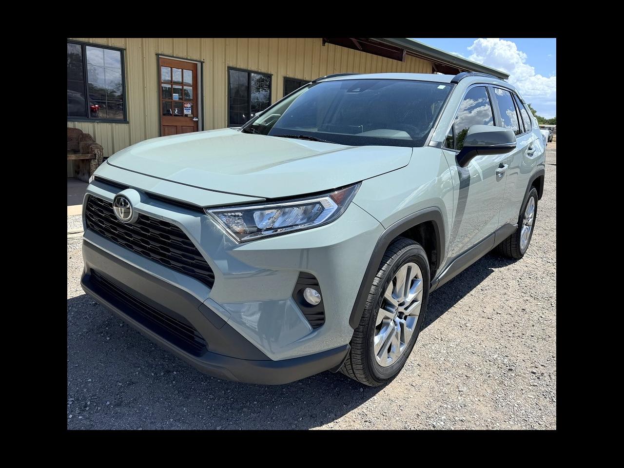 Toyota RAV4 XLE Premium FWD (Natl) 2021