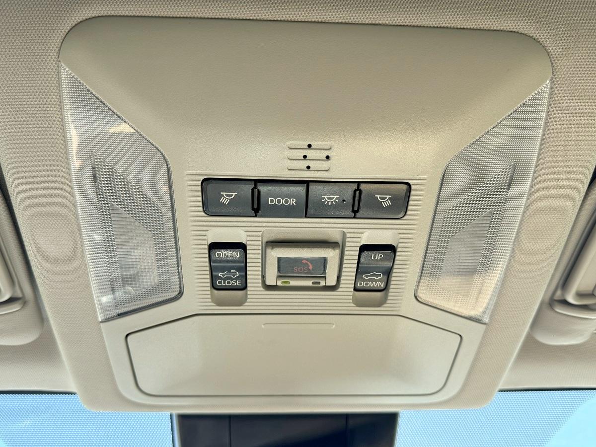 Toyota RAV4 XLE Premium FWD (Natl) 2021