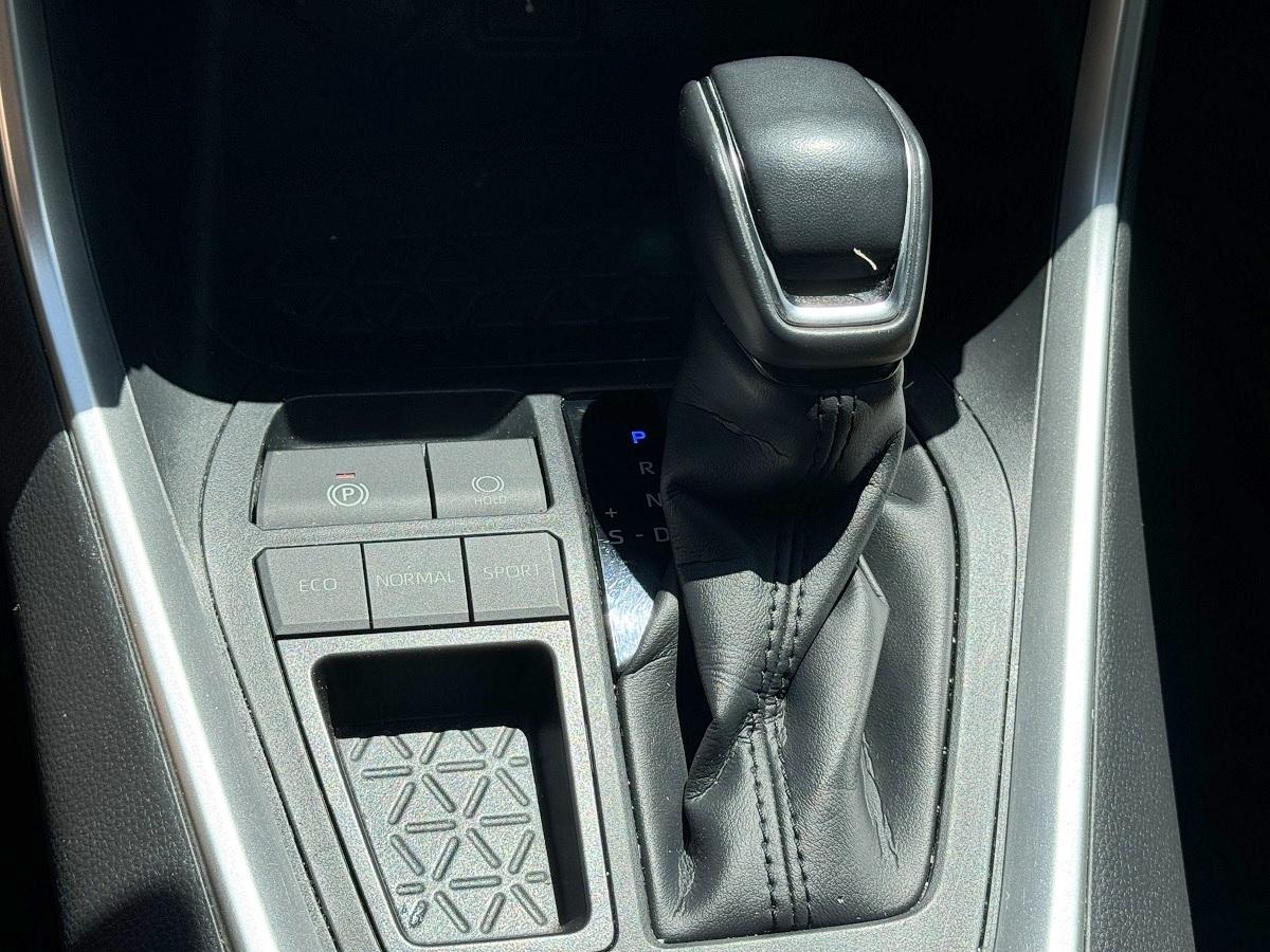 Toyota RAV4 XLE Premium FWD (Natl) 2021
