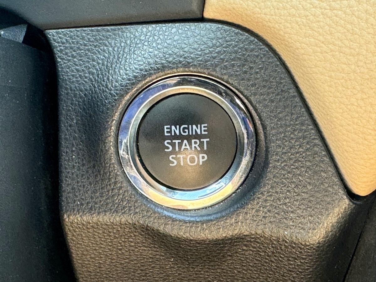 Toyota RAV4 XLE Premium FWD (Natl) 2021