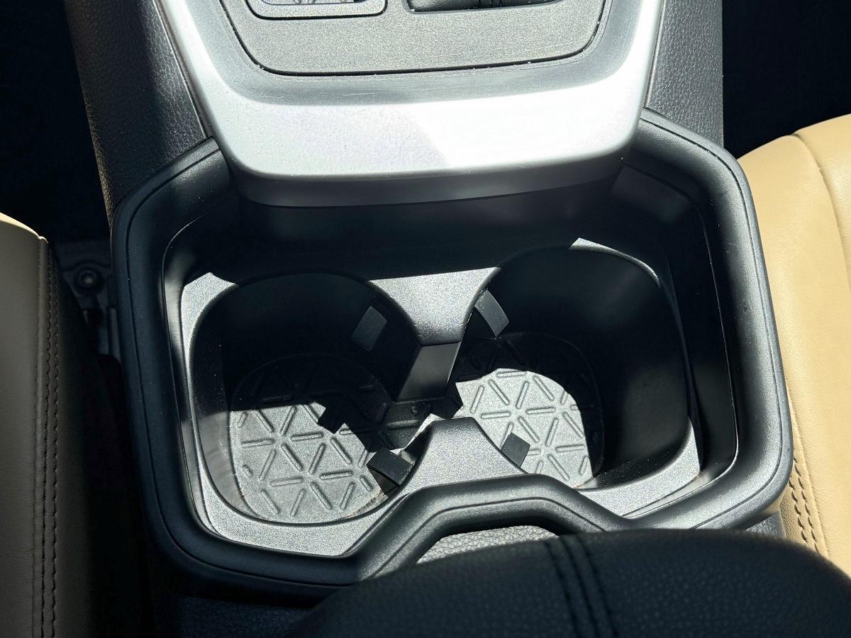 Toyota RAV4 XLE Premium FWD (Natl) 2021
