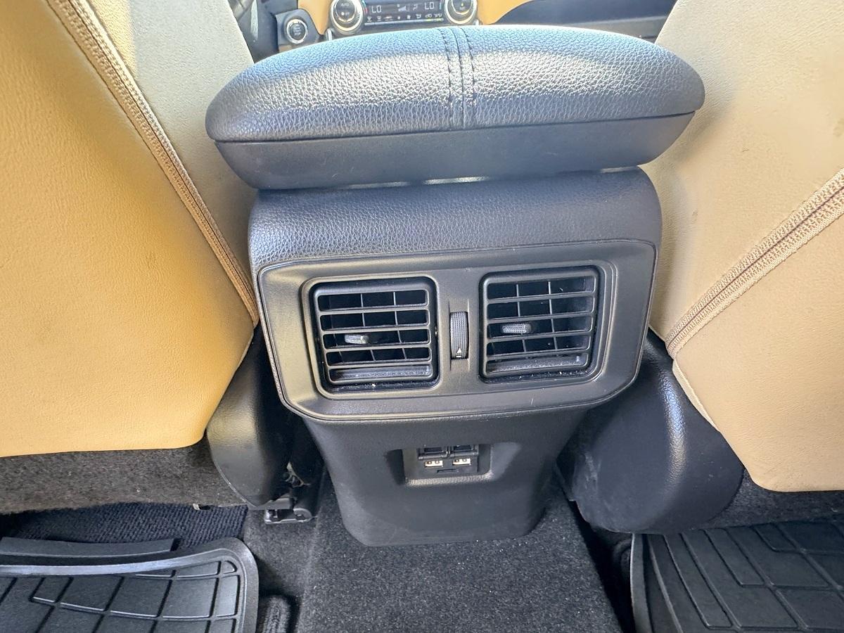 Toyota RAV4 XLE Premium FWD (Natl) 2021