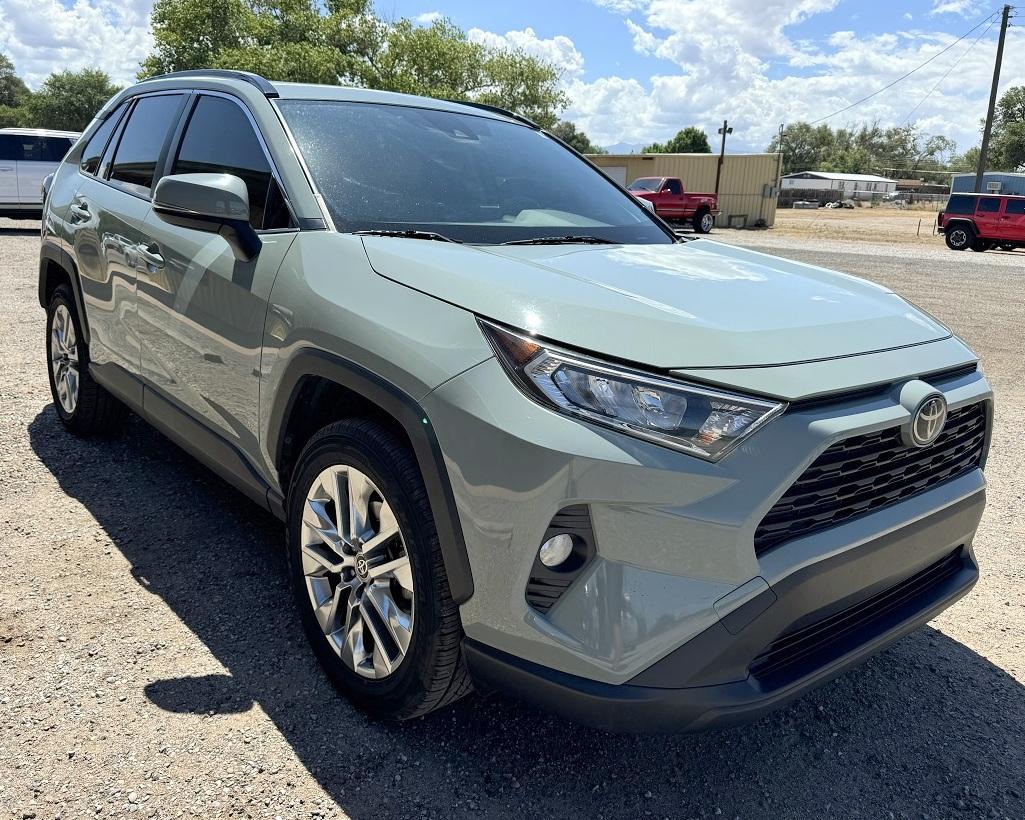 Toyota RAV4 XLE Premium FWD (Natl) 2021