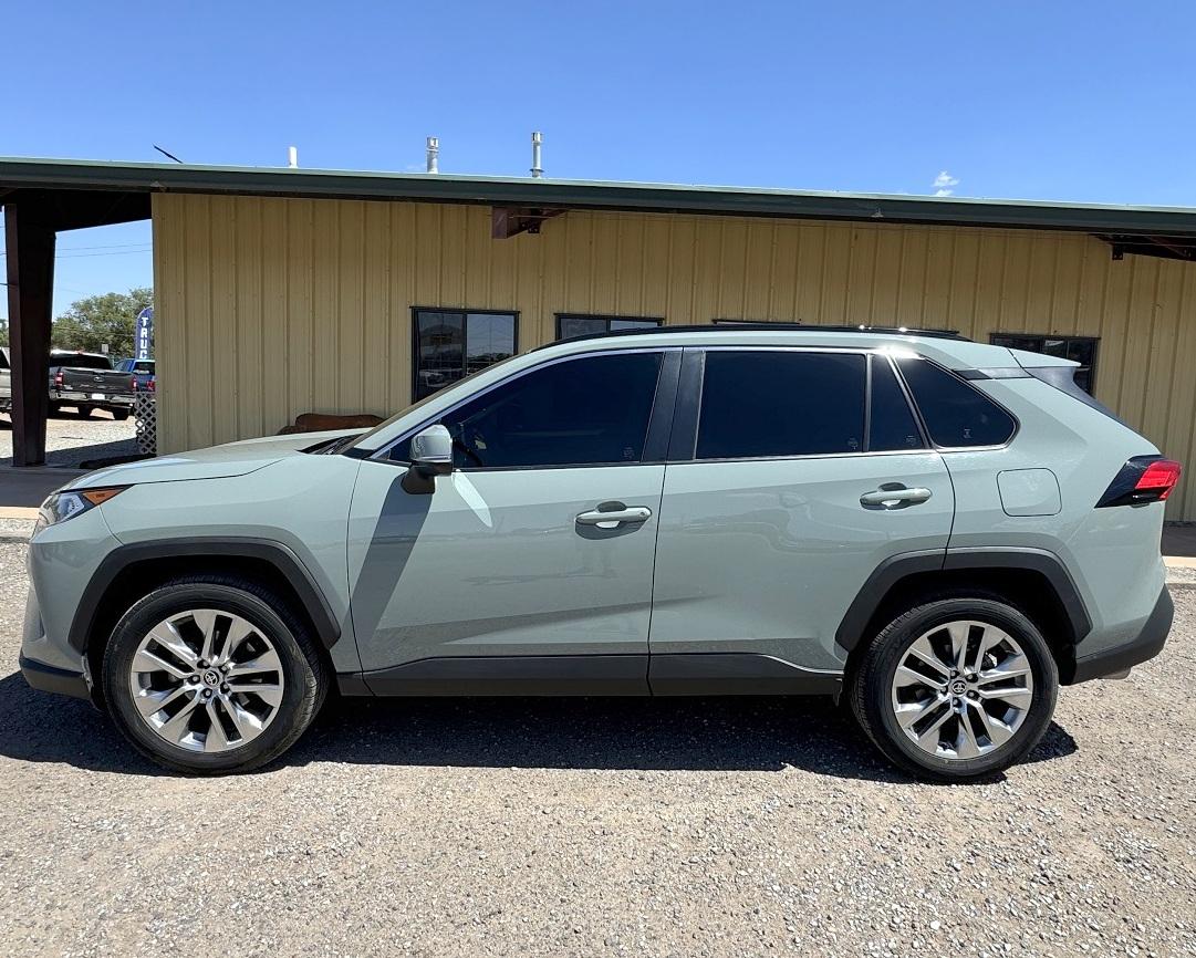 Toyota RAV4 XLE Premium FWD (Natl) 2021