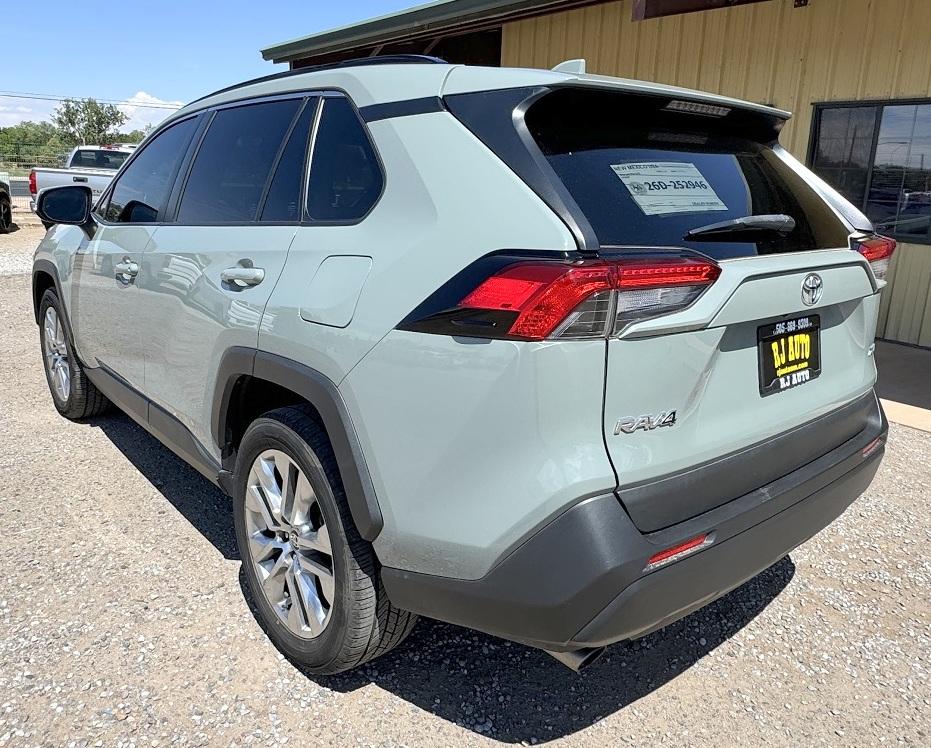Toyota RAV4 XLE Premium FWD (Natl) 2021