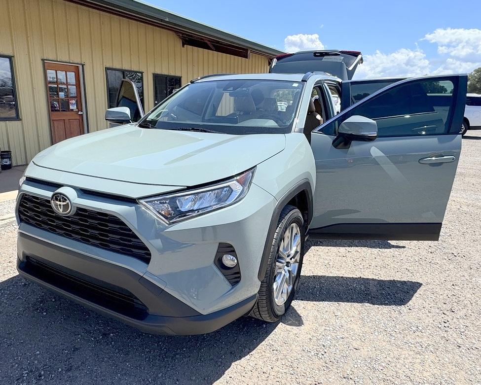 Toyota RAV4 XLE Premium FWD (Natl) 2021