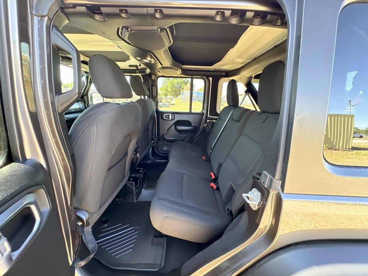 Jeep Wrangler Unlimited Sahara 4WD 2021
