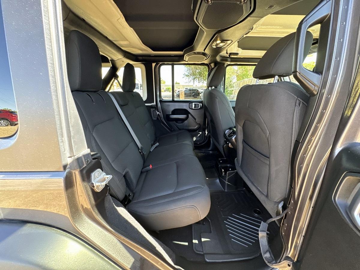 Jeep Wrangler Unlimited Sahara 4WD 2021