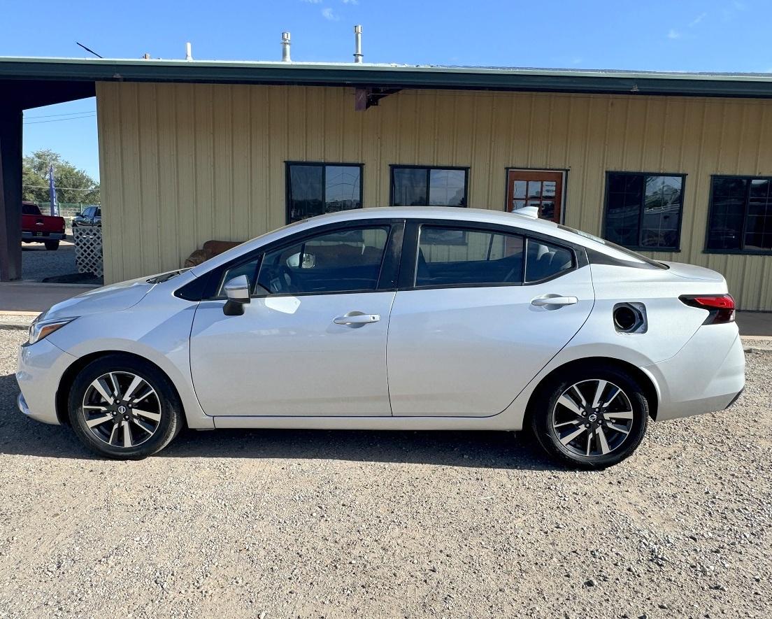 Nissan Versa SV CVT 2021