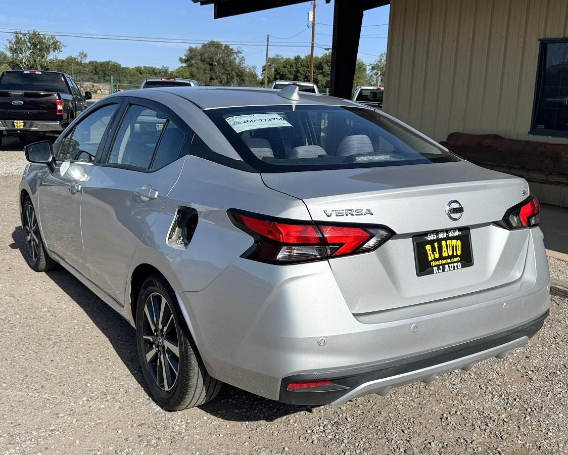 Nissan Versa SV CVT 2021