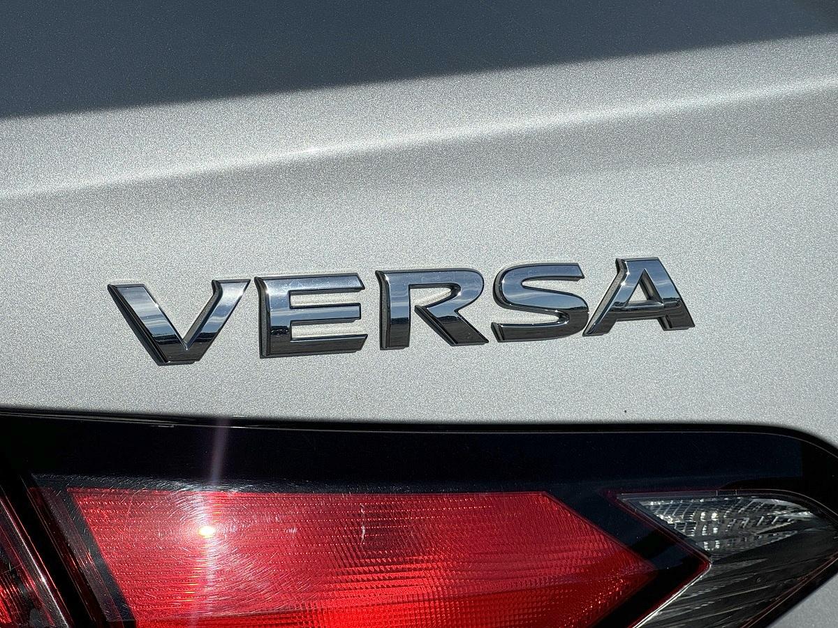 Nissan Versa SV CVT 2021