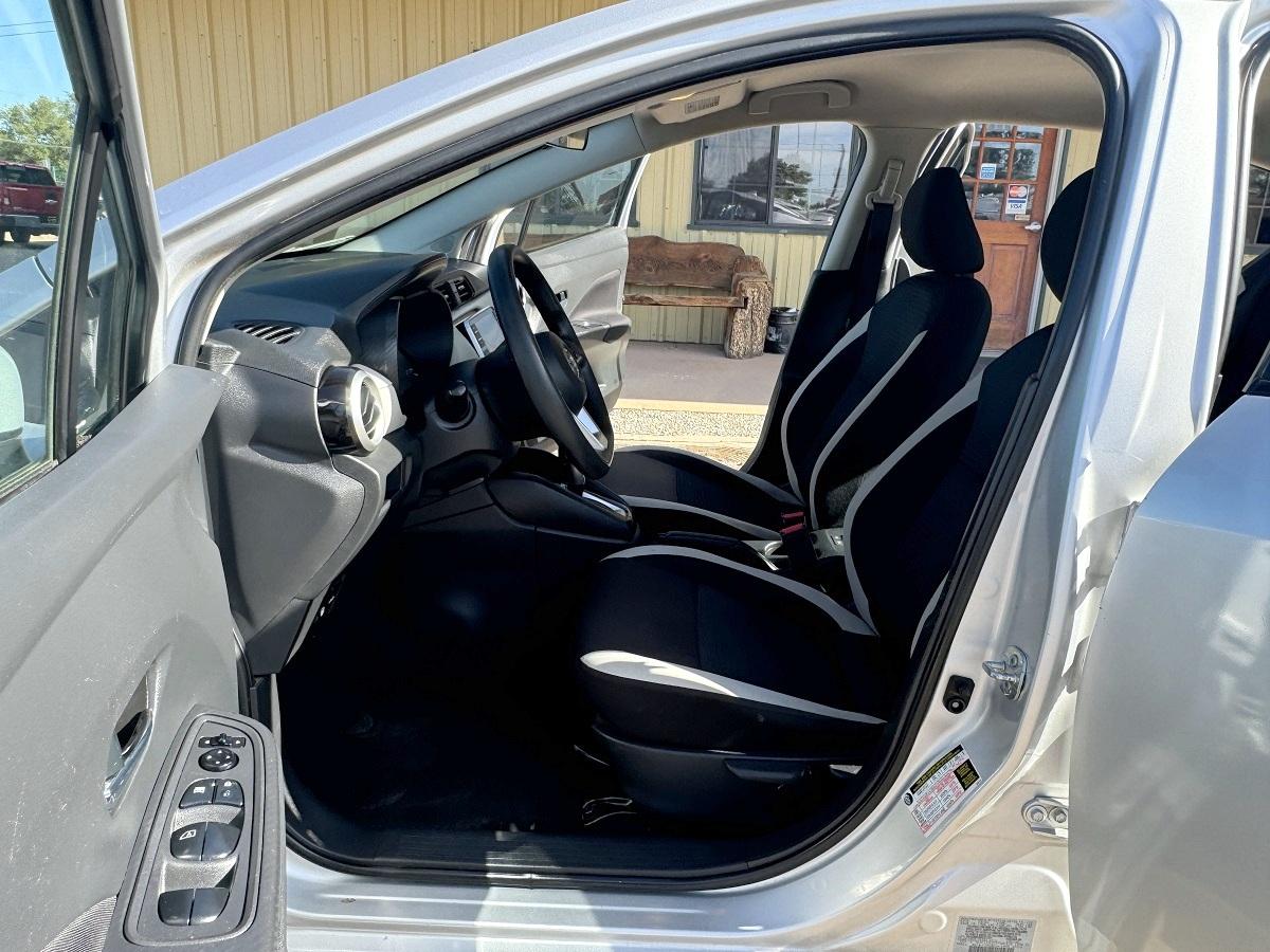 Nissan Versa SV CVT 2021