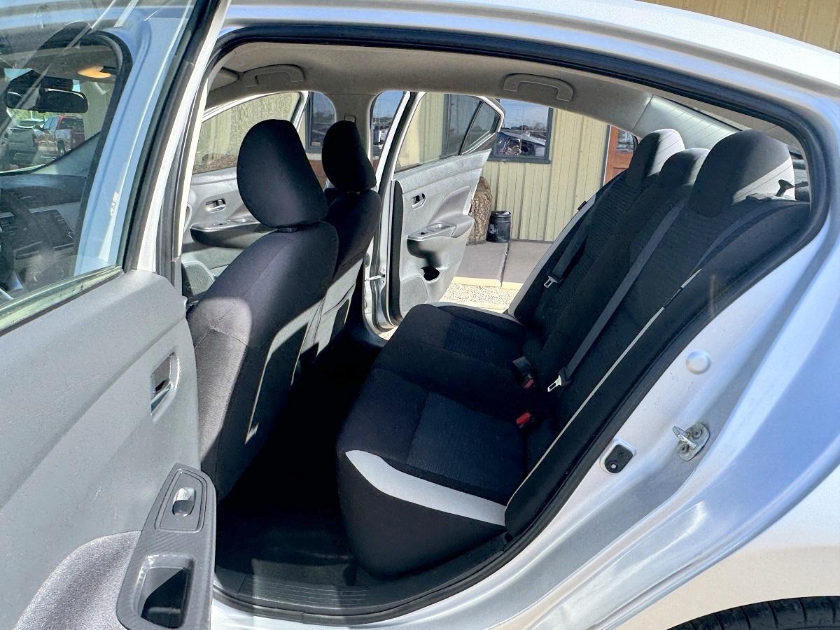 Nissan Versa SV CVT 2021