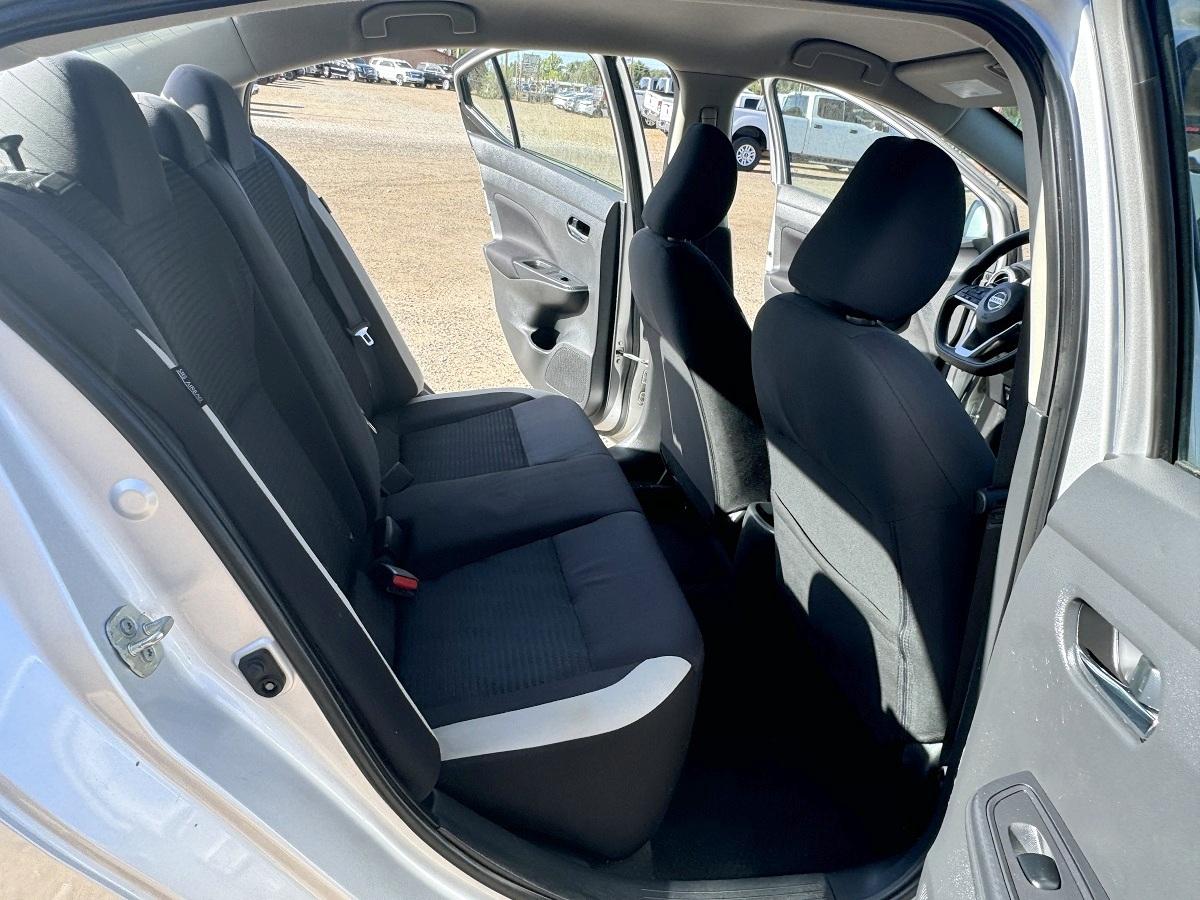 Nissan Versa SV CVT 2021