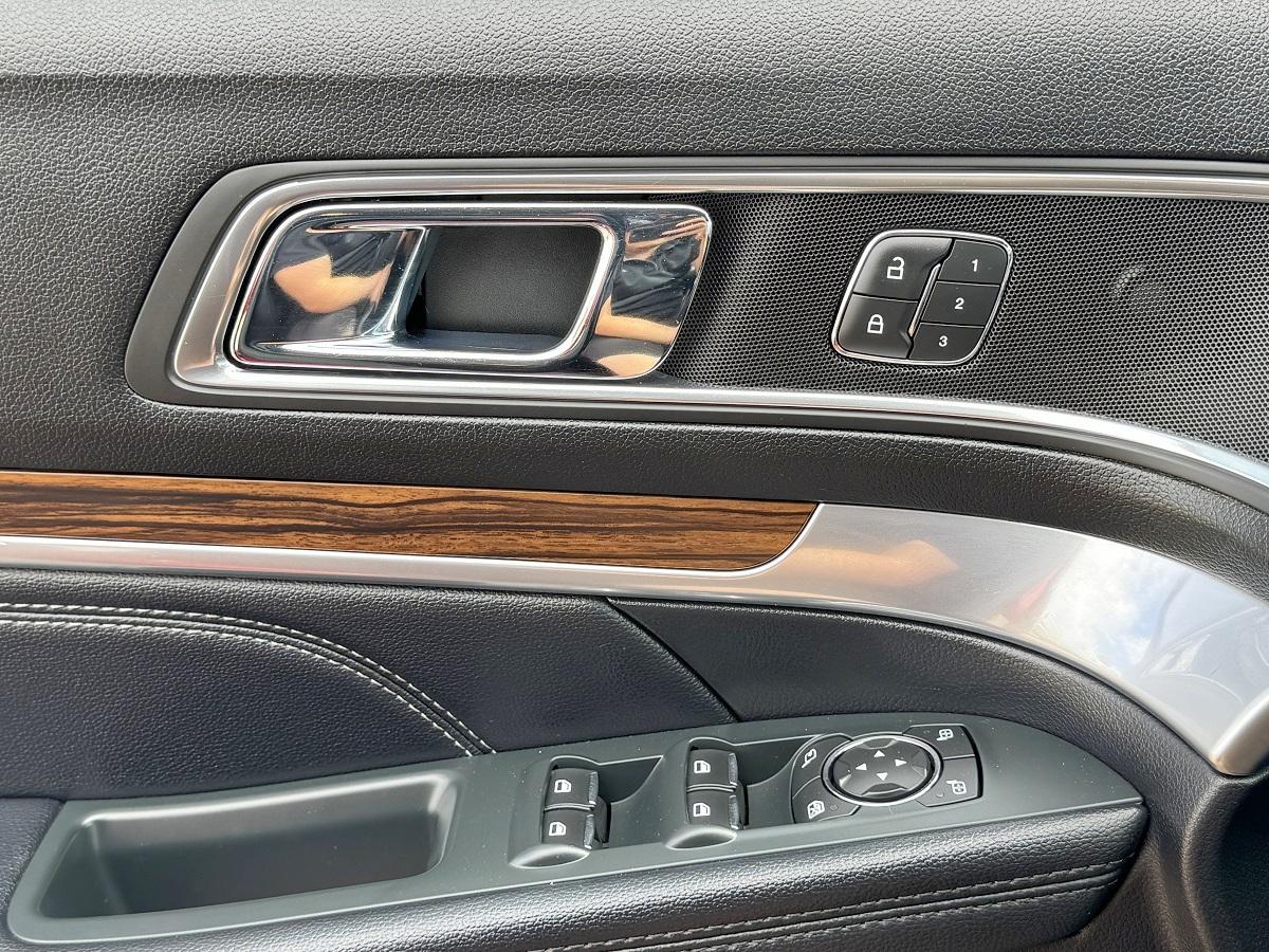 Ford Explorer Limited FWD 2019