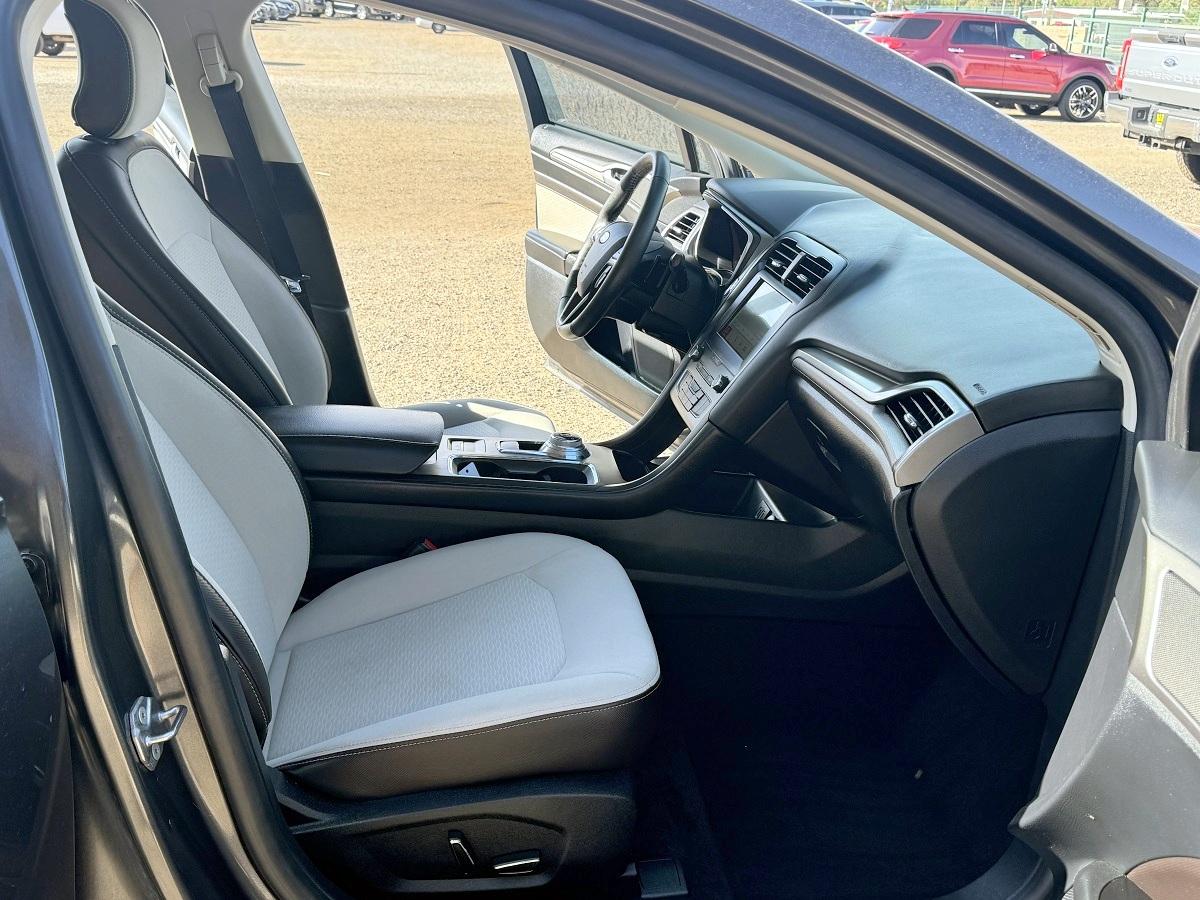Ford Fusion SE FWD 2019