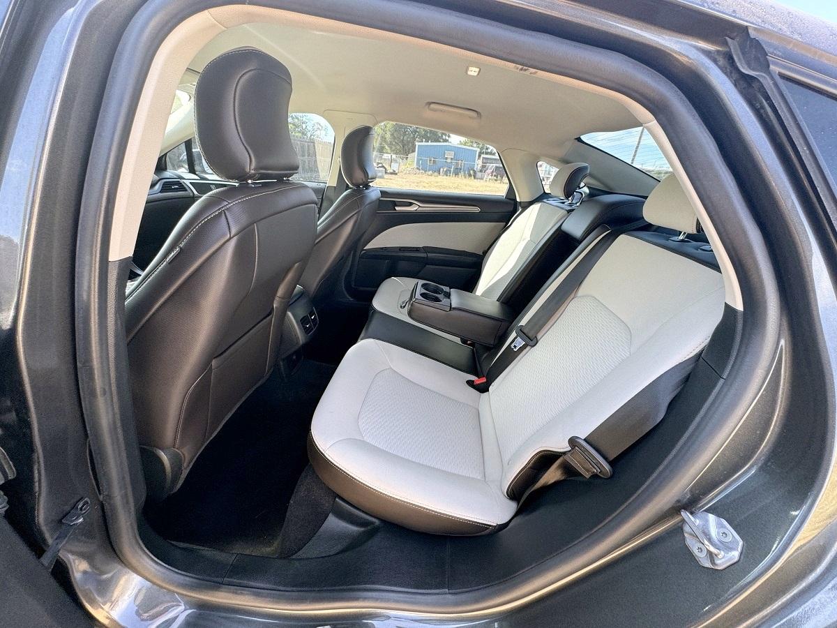 Ford Fusion SE FWD 2019