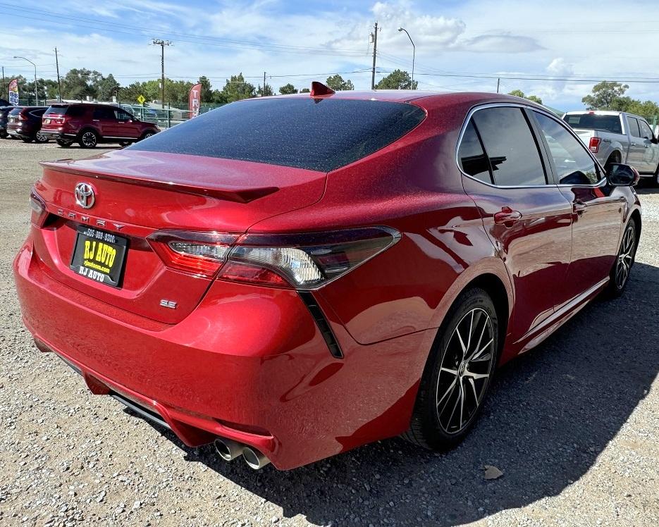Toyota Camry SE Auto (Natl) 2021