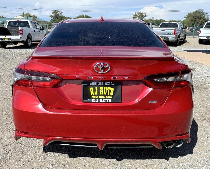 Toyota Camry SE Auto (Natl) 2021