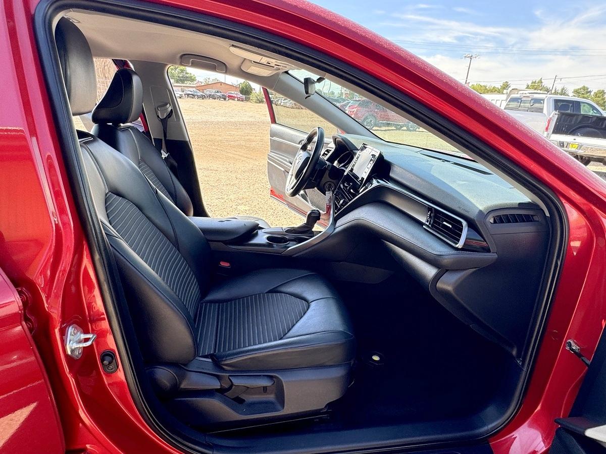 Toyota Camry SE Auto (Natl) 2021