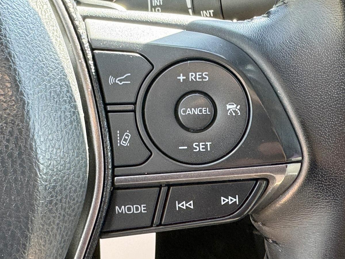 Toyota Camry SE Auto (Natl) 2021