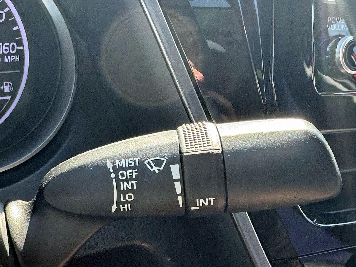 Toyota Camry SE Auto (Natl) 2021