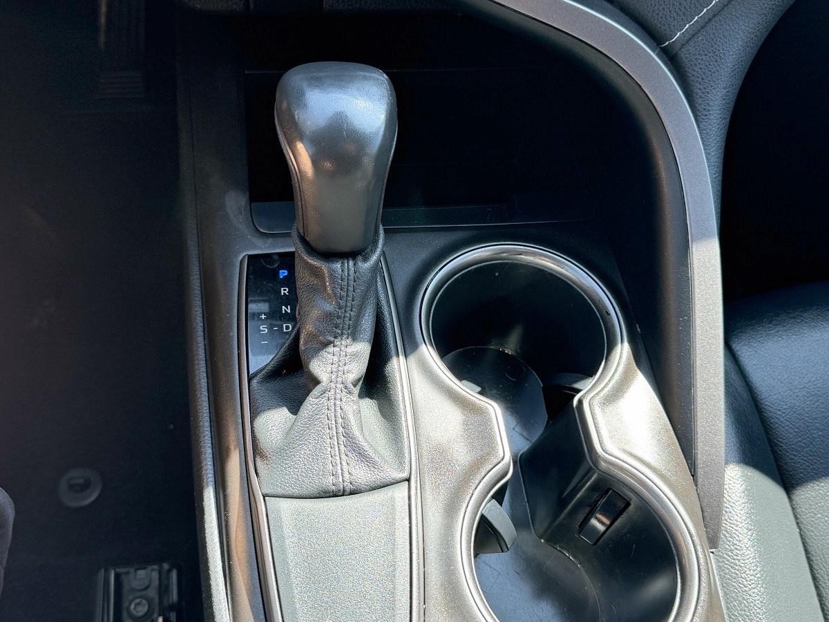 Toyota Camry SE Auto (Natl) 2021