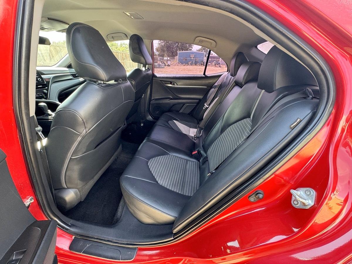 Toyota Camry SE Auto (Natl) 2021