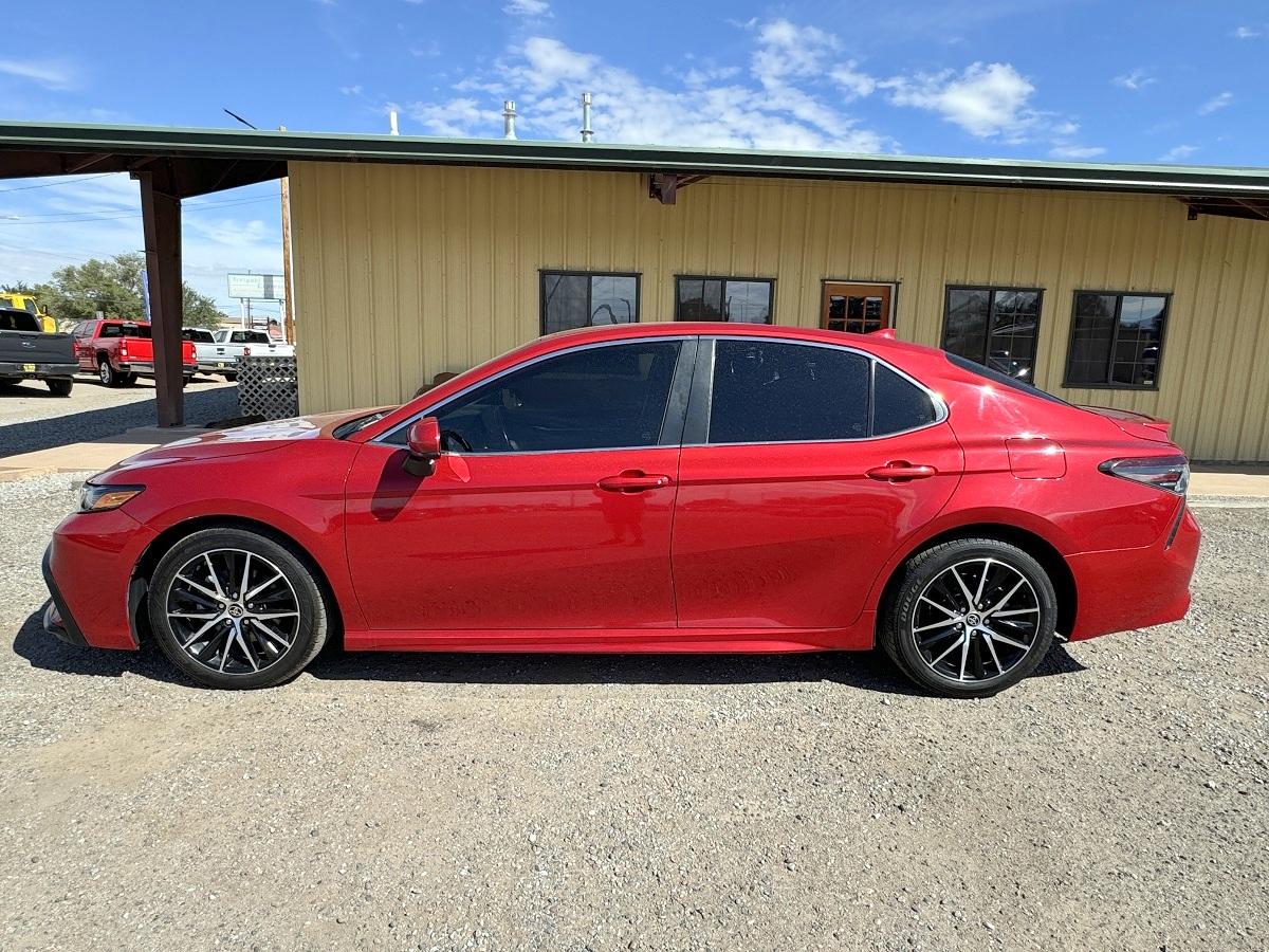 Toyota Camry SE Auto (Natl) 2021