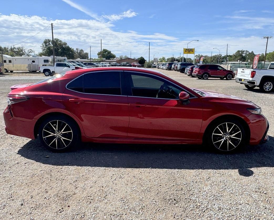 Toyota Camry SE Auto (Natl) 2021