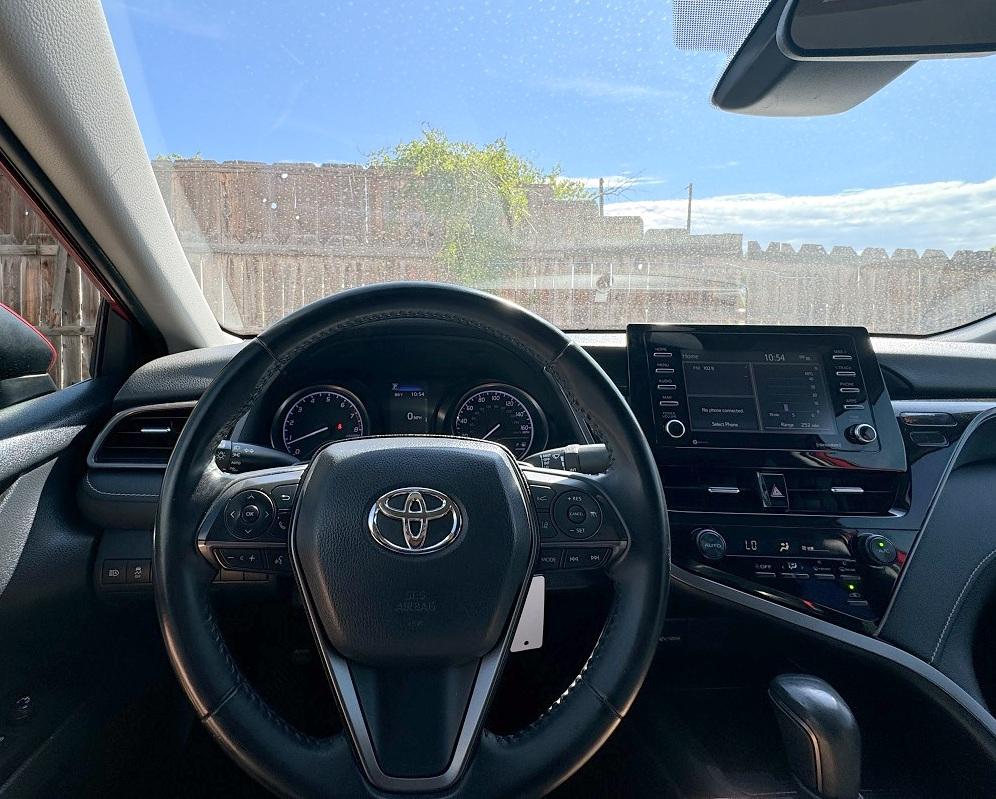 Toyota Camry SE Auto (Natl) 2021