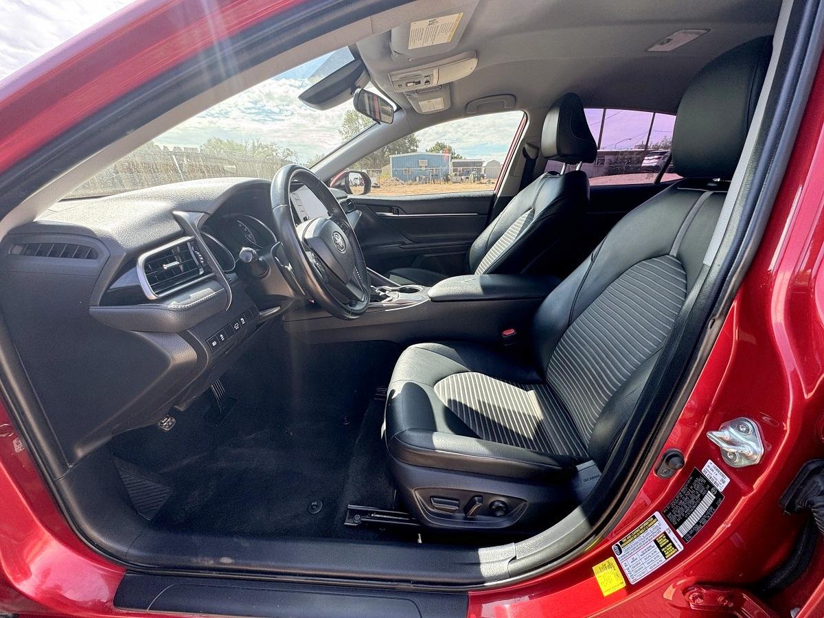 Toyota Camry SE Auto (Natl) 2021