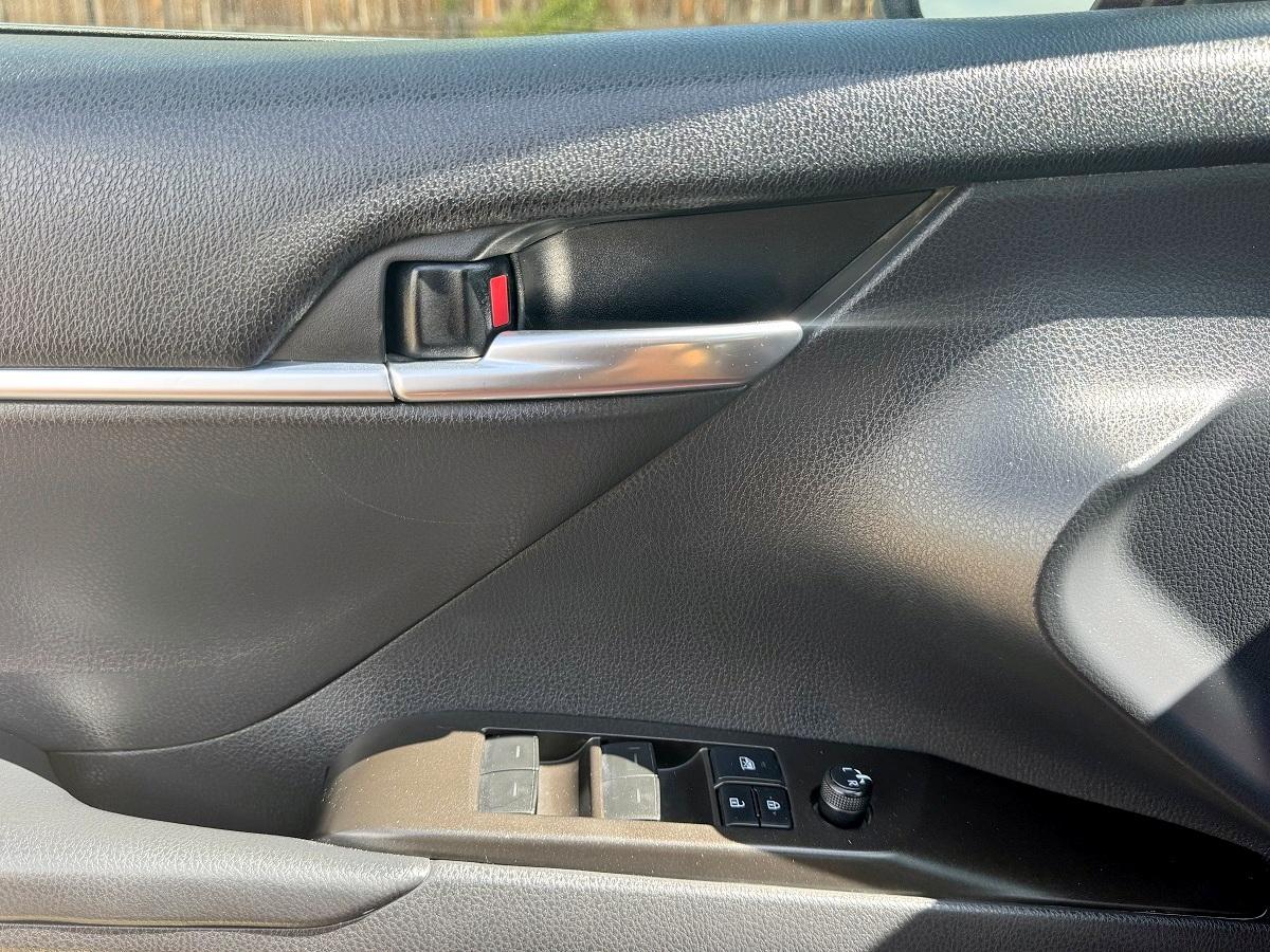 Toyota Camry SE Auto (Natl) 2021