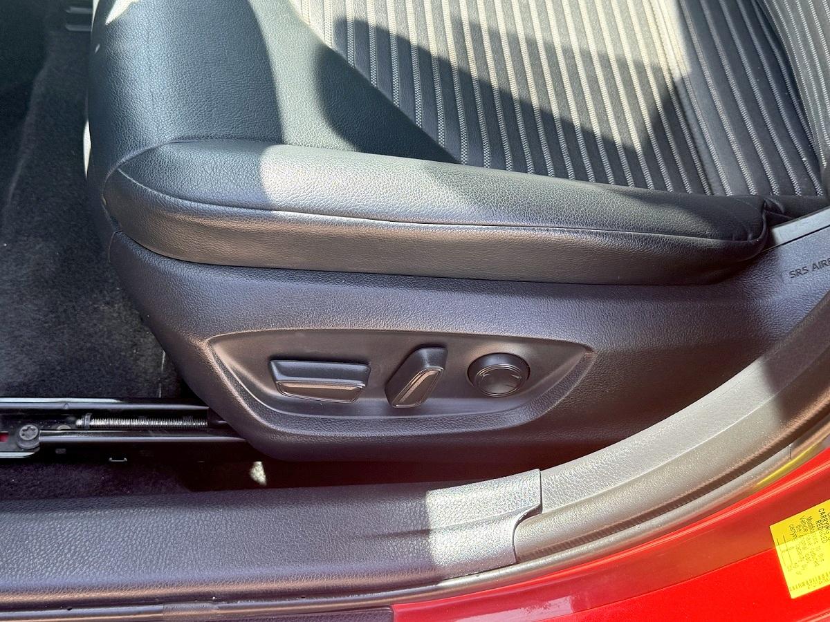 Toyota Camry SE Auto (Natl) 2021
