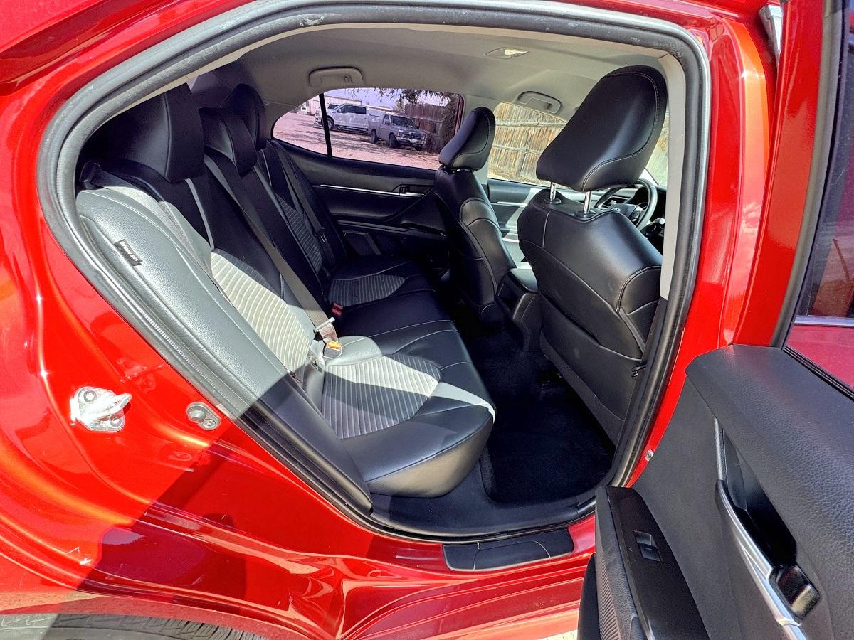 Toyota Camry SE Auto (Natl) 2021