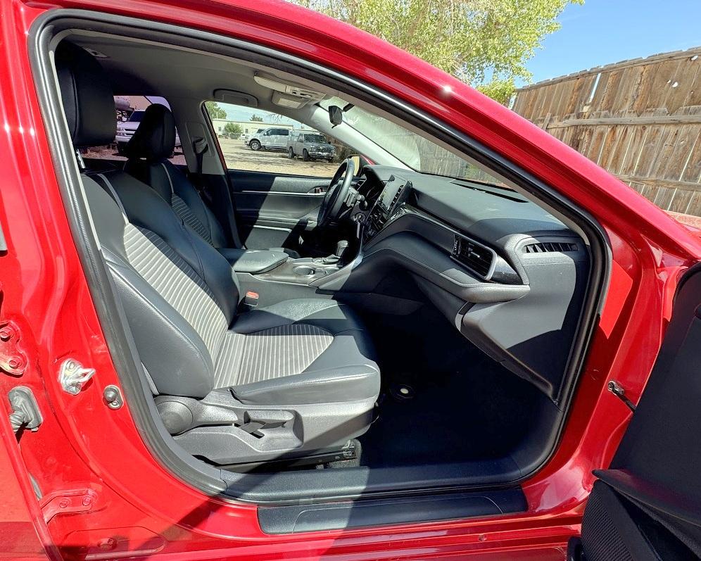 Toyota Camry SE Auto (Natl) 2021