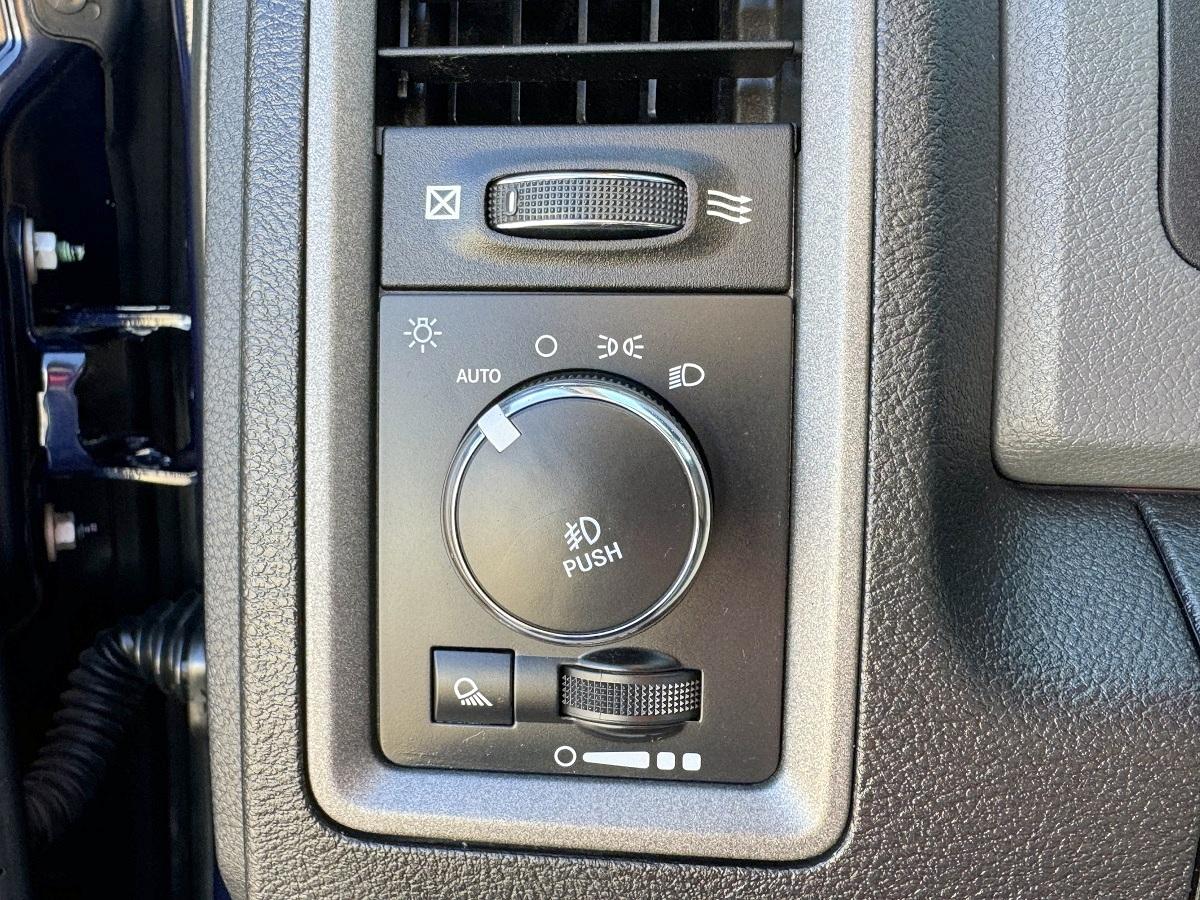 RAM 1500 Tradesman 4x4 Crew Cab 5'7" Box 2018