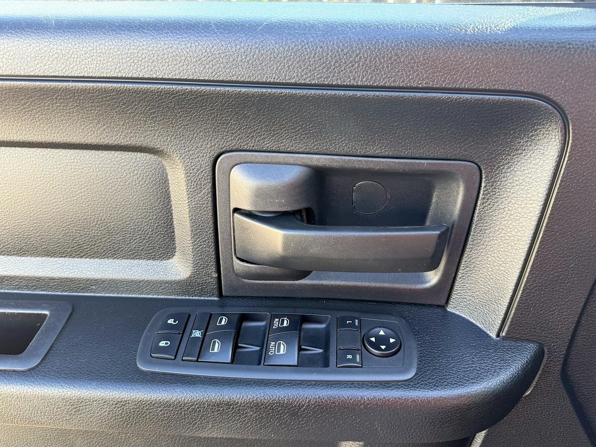 RAM 1500 Tradesman 4x4 Crew Cab 5'7" Box 2018