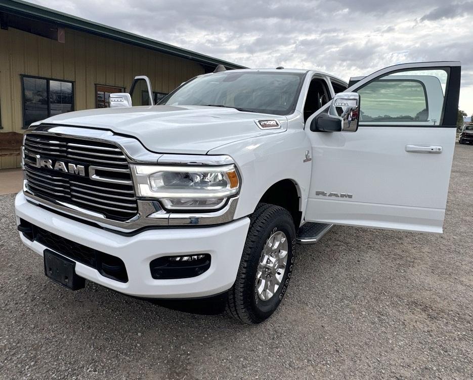 RAM 2500 Laramie 4x4 Crew Cab 8' Box 2024