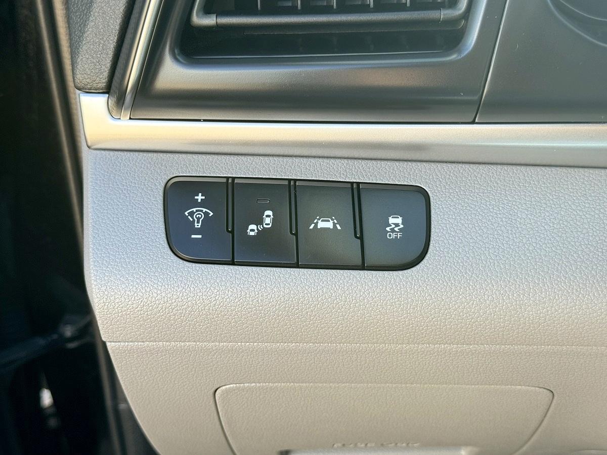 Hyundai Elantra Limited 4D Sedan 2020