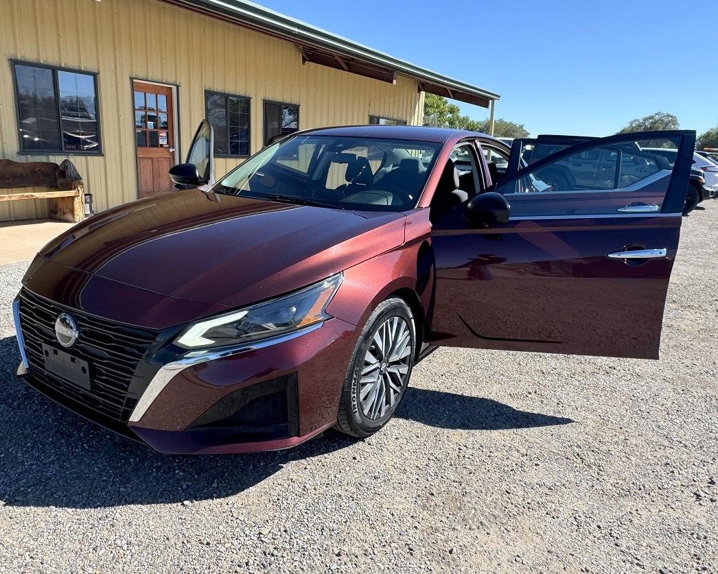 Nissan Altima  2024